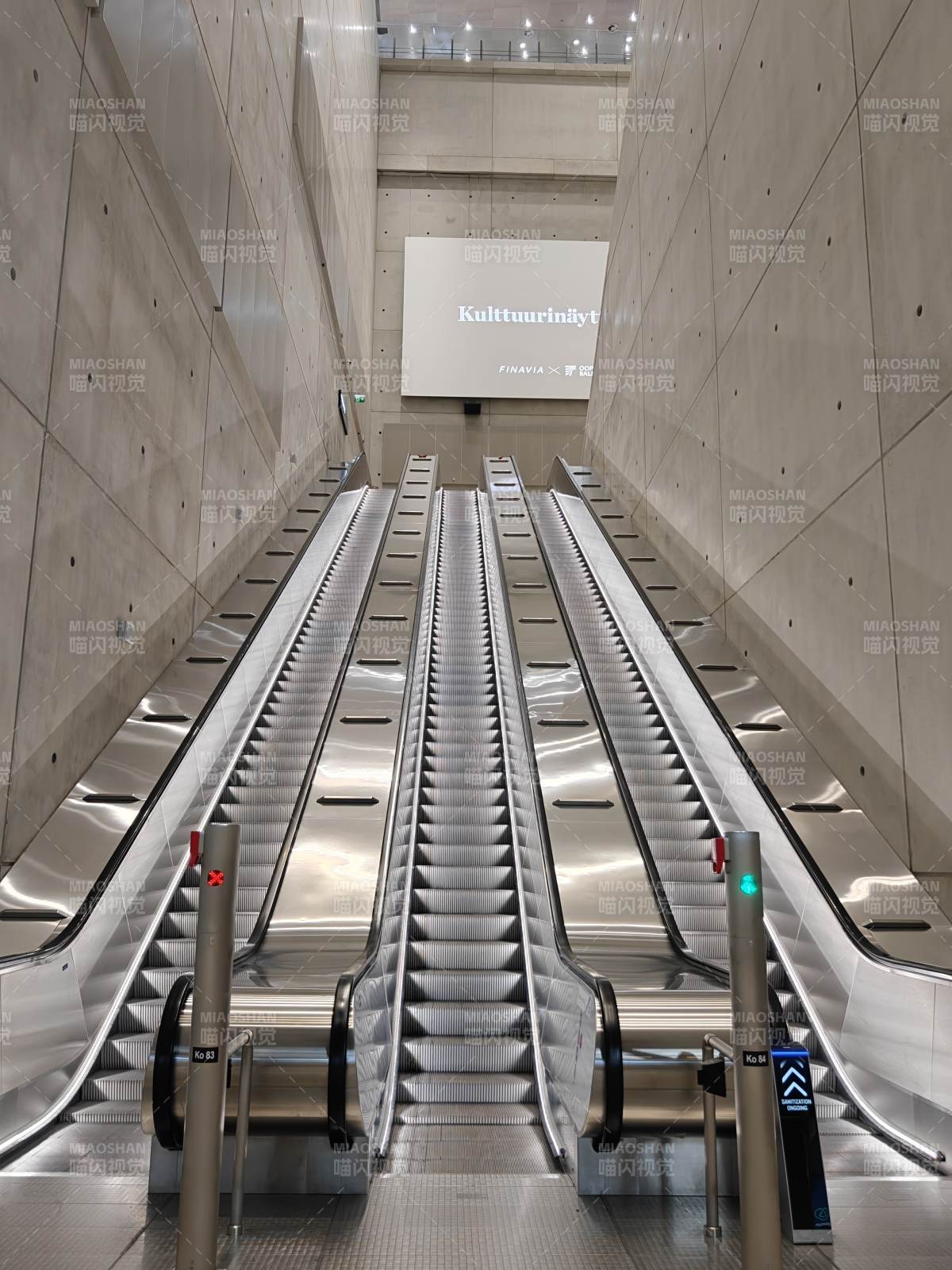 现代地铁自动扶梯图片