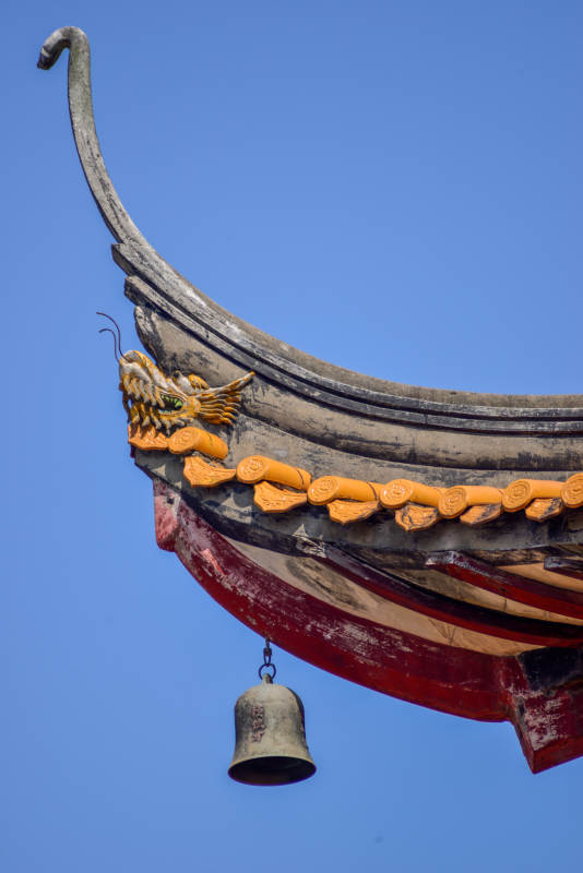 飞檐铃铛迎风响图片