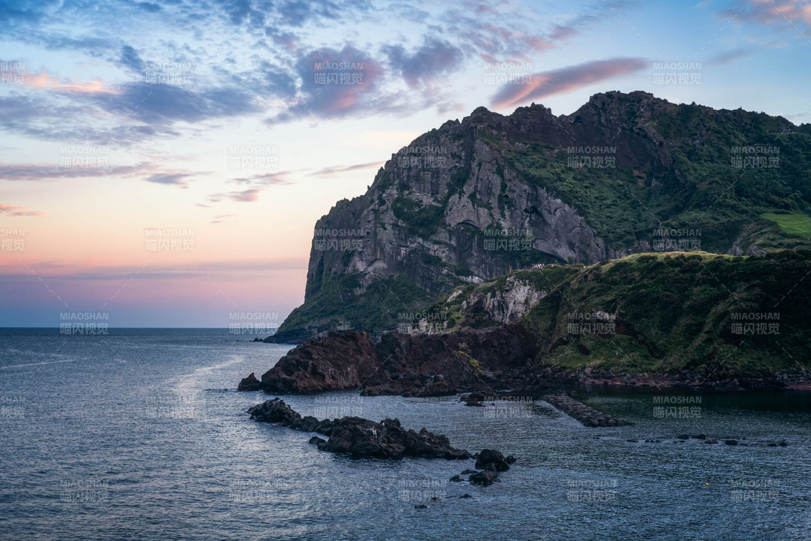 韩国济州岛城山日出峰晚霞图片