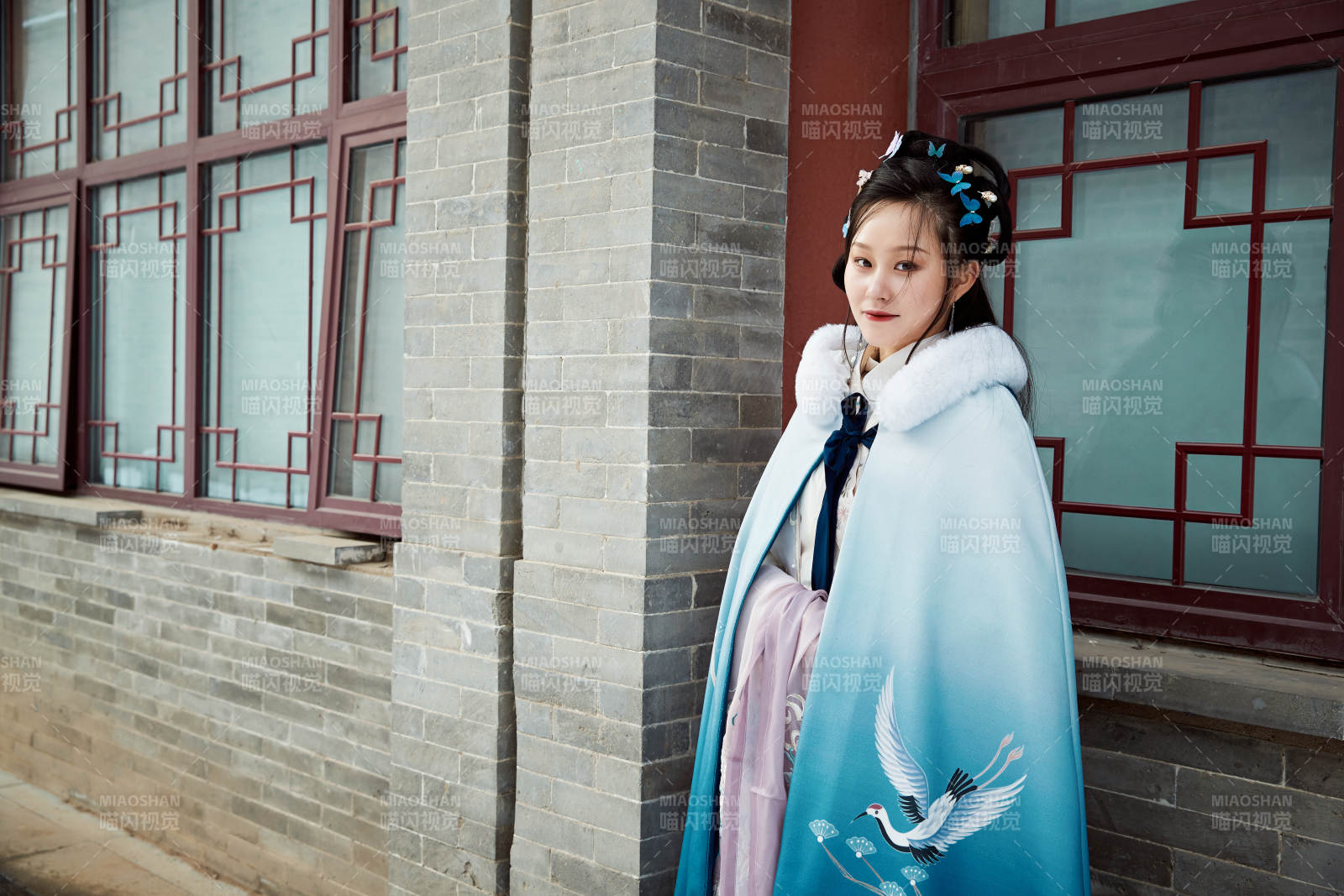 身穿古装汉服的东方女子图片