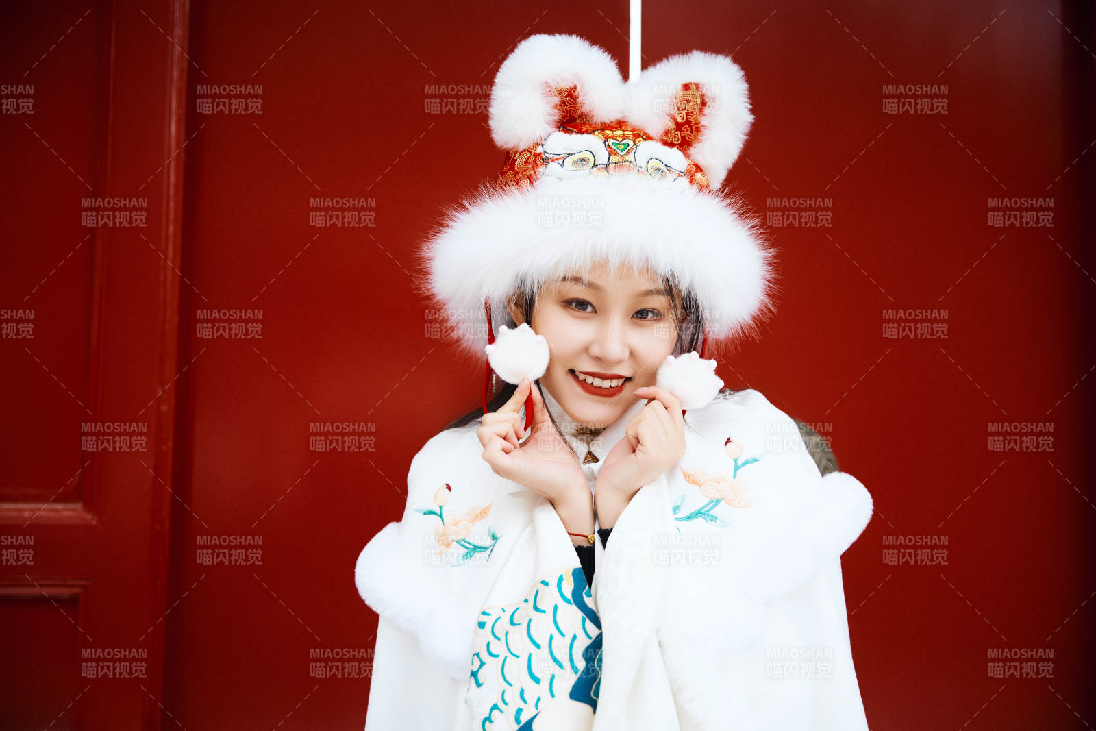 身穿古装汉服的东方女子图片