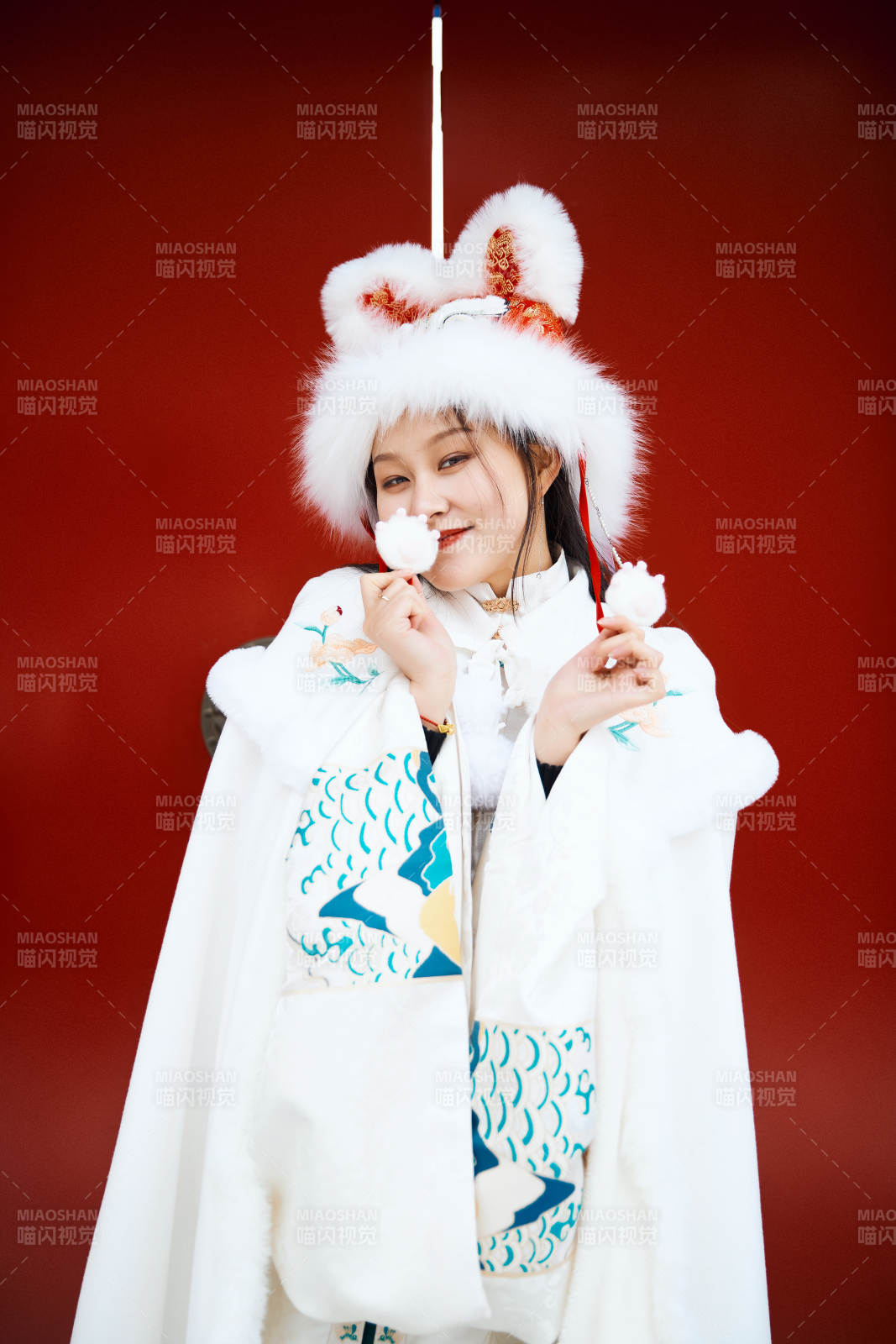 身穿古装汉服的东方女子图片