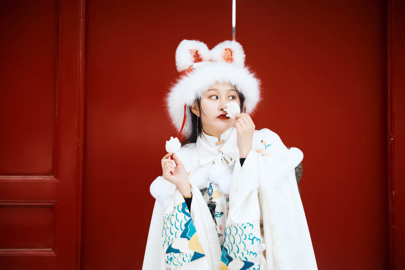 身穿古装汉服的东方女子图片