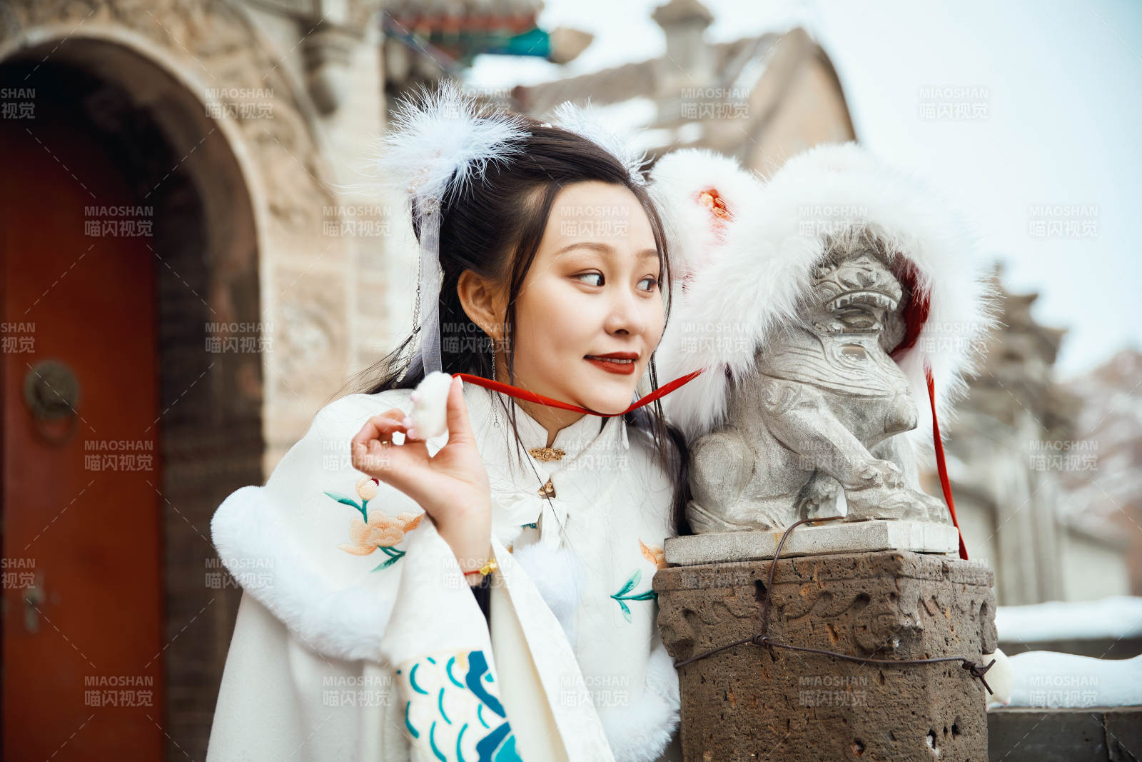 身穿古装汉服的东方女子图片