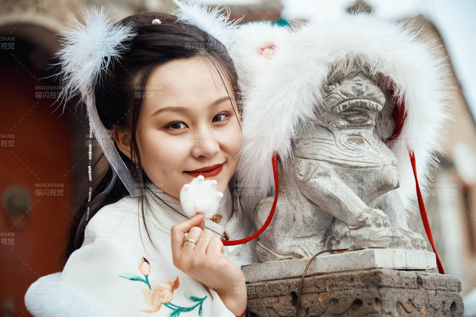 身穿古装汉服的东方女子图片