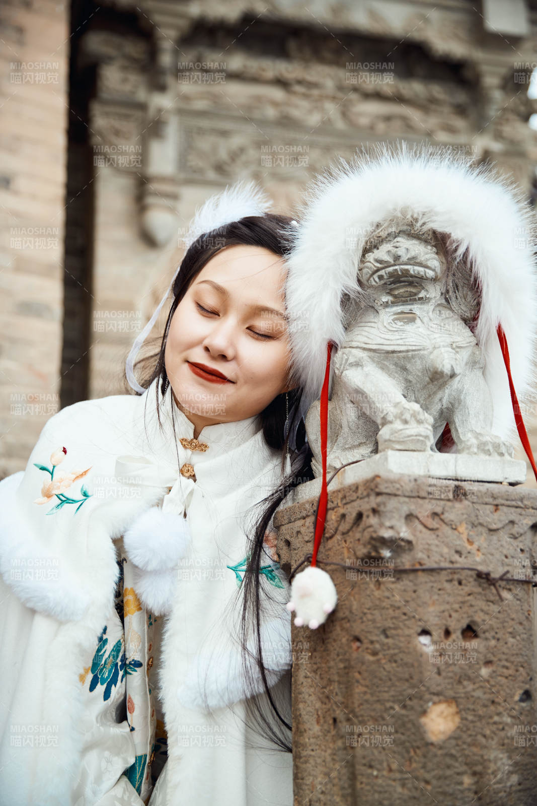身穿古装汉服的东方女子图片