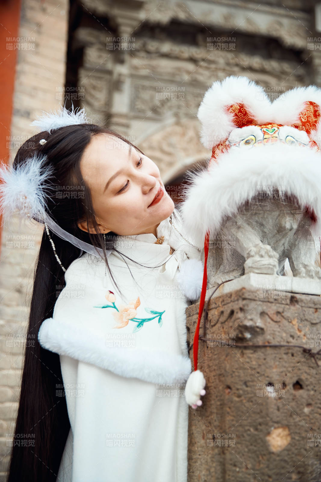 身穿古装汉服的东方女子图片