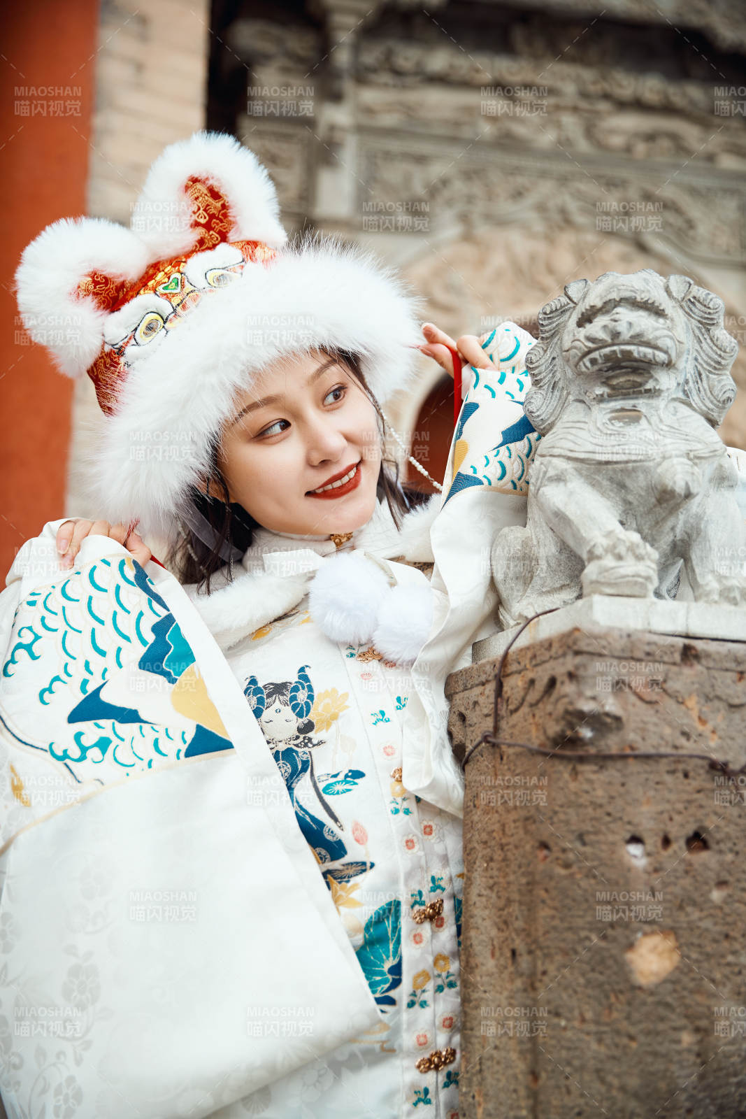 身穿古装汉服的东方女子图片