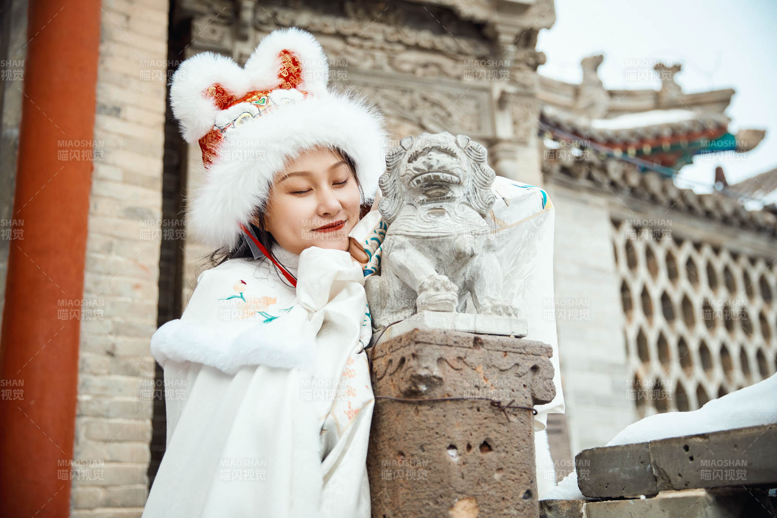身穿古装汉服的东方女子图片