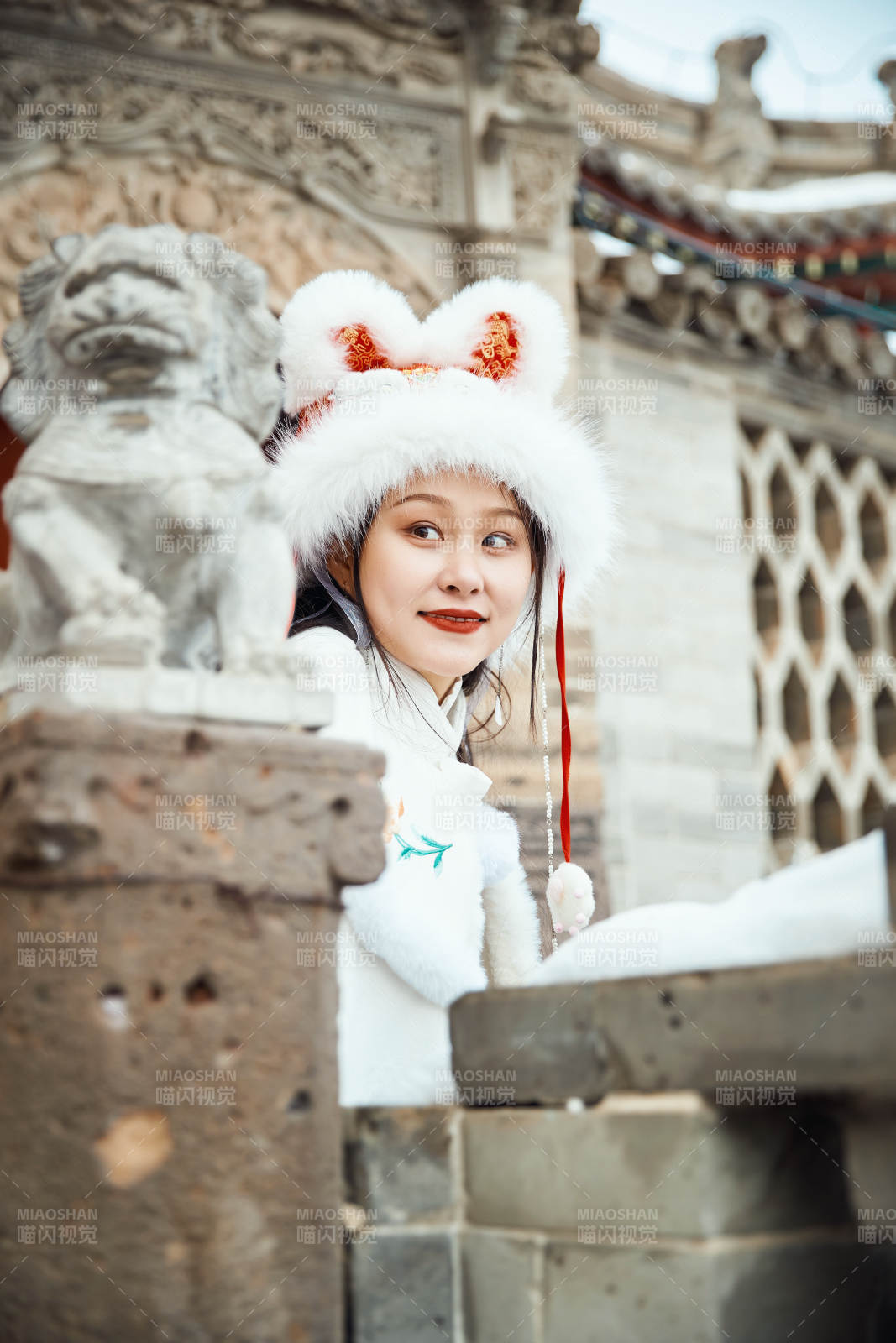 身穿古装汉服的东方女子图片