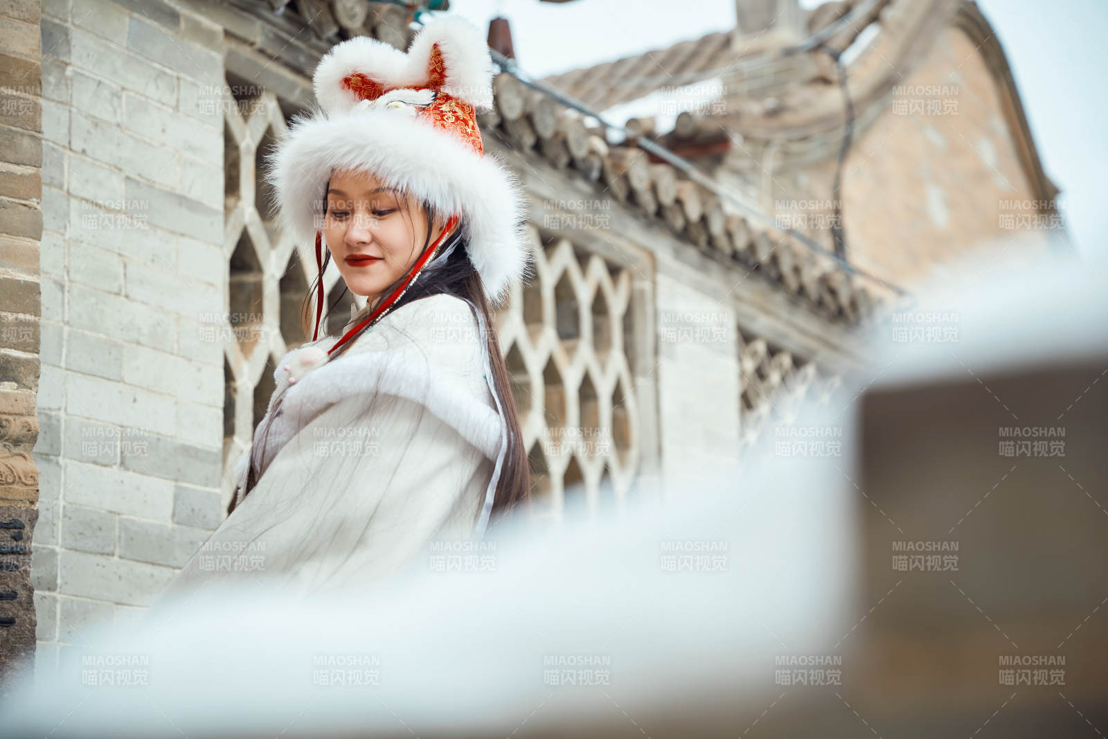 身穿古装汉服的东方女子图片