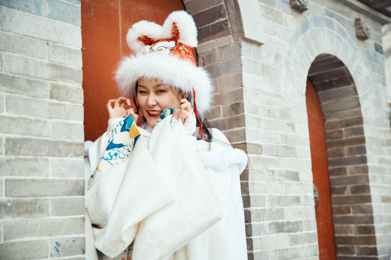 身穿古装汉服的东方女子图片