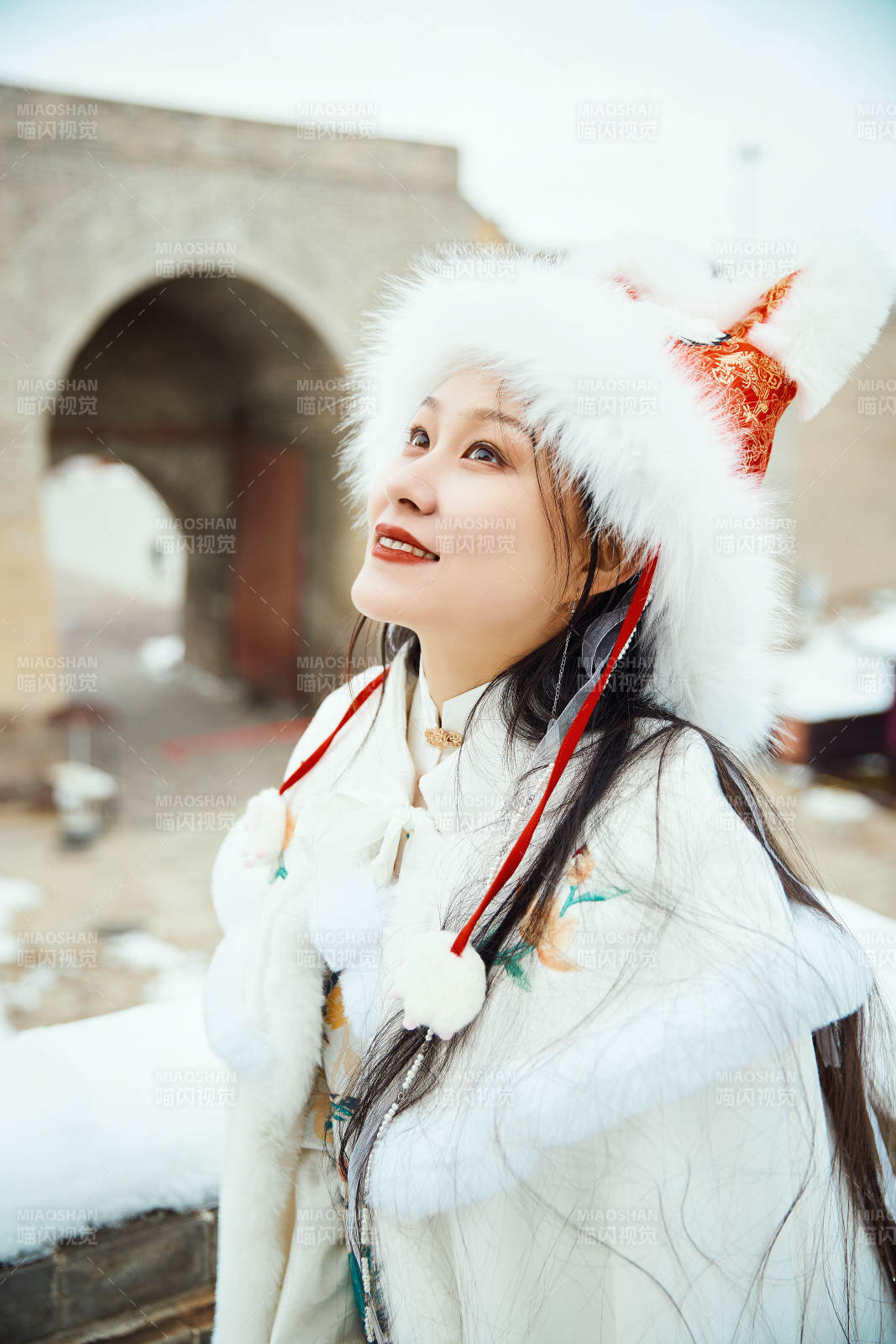 身穿古装汉服的东方女子图片