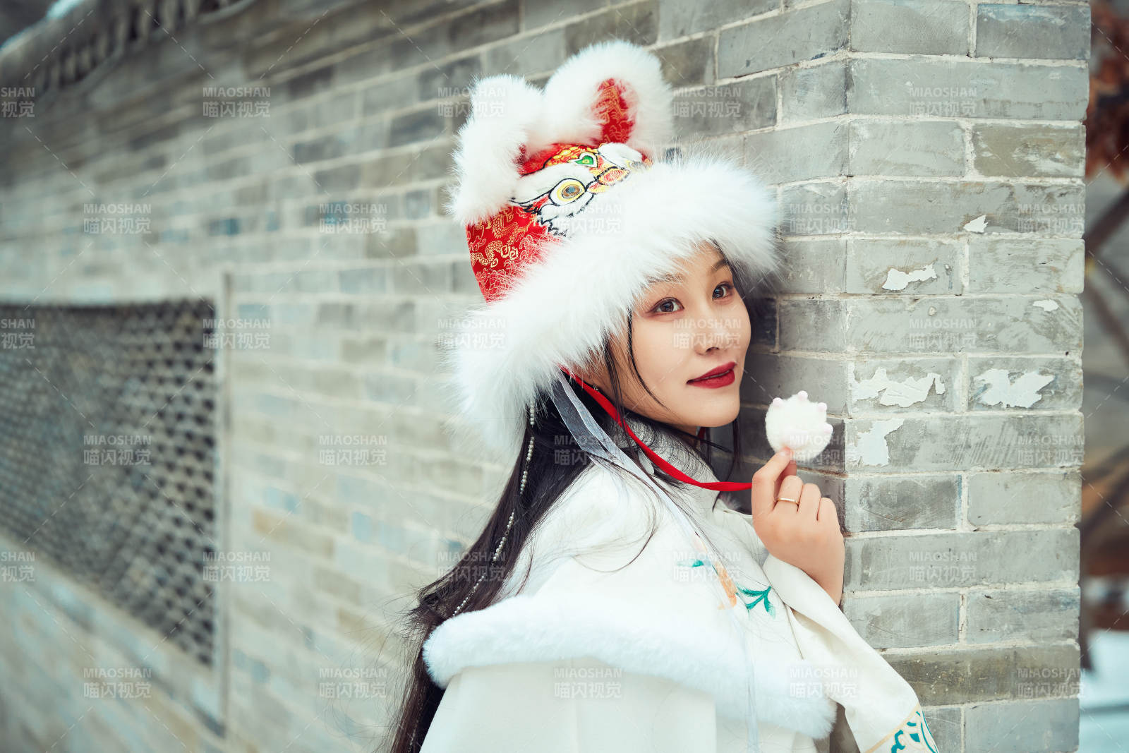 身穿古装汉服的东方女子图片