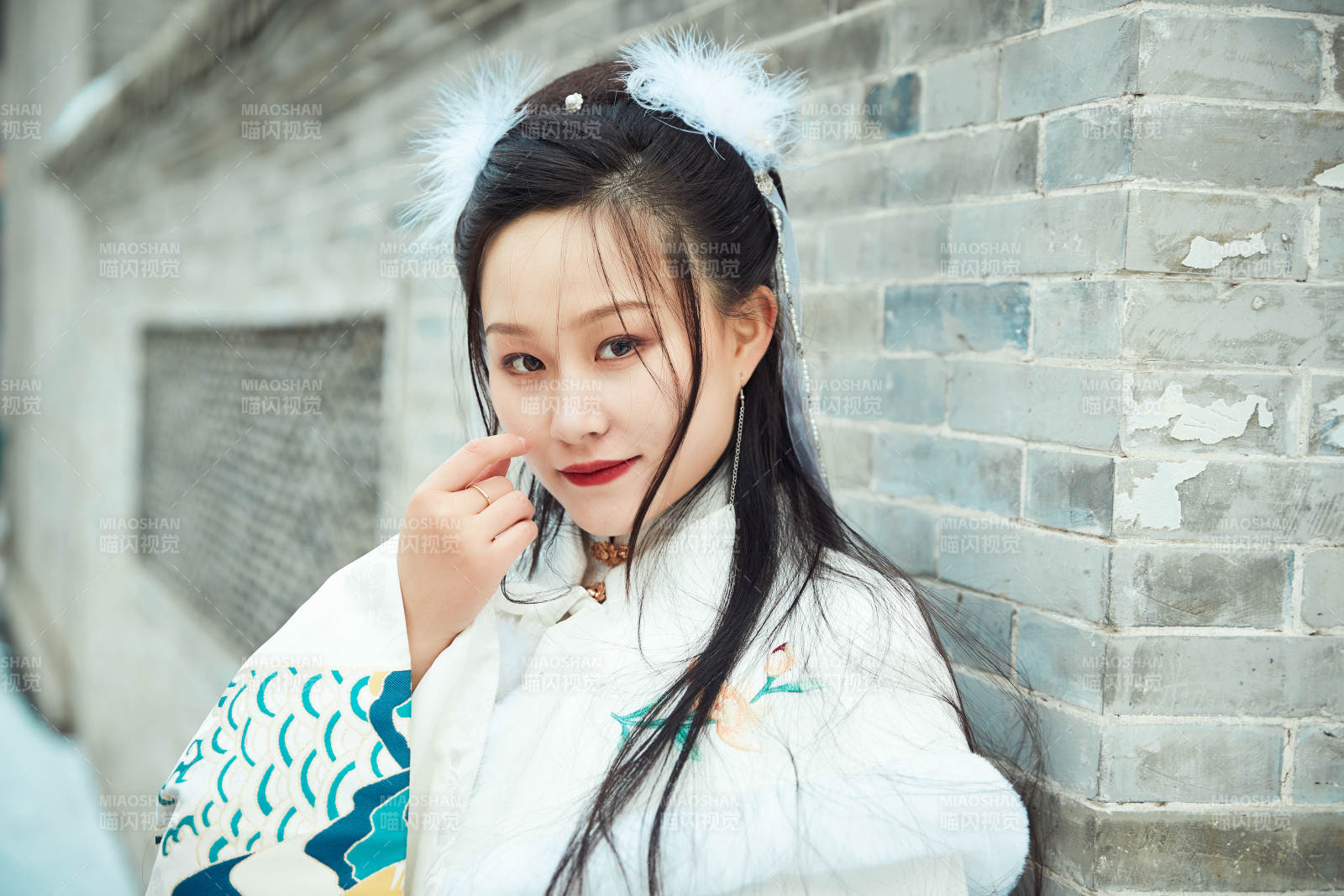 身穿古装汉服的东方女子图片