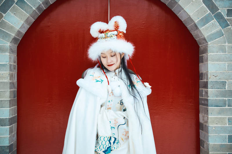 身穿古装汉服的东方女子图片