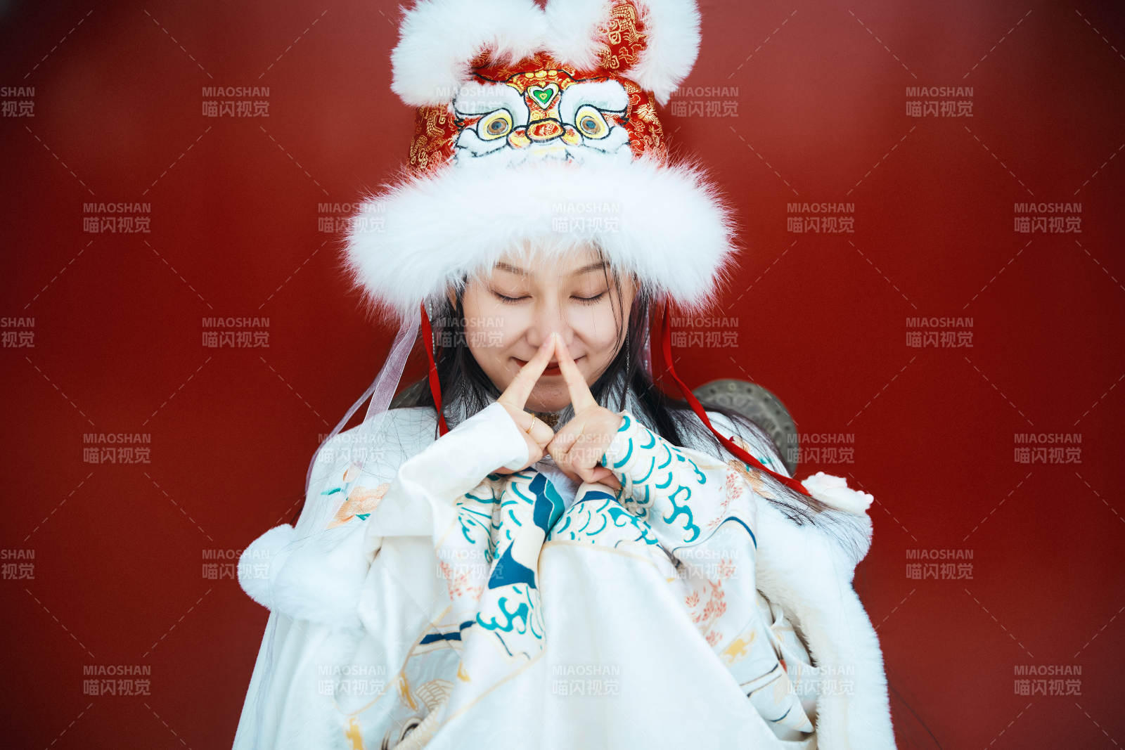 身穿古装汉服的东方女子图片