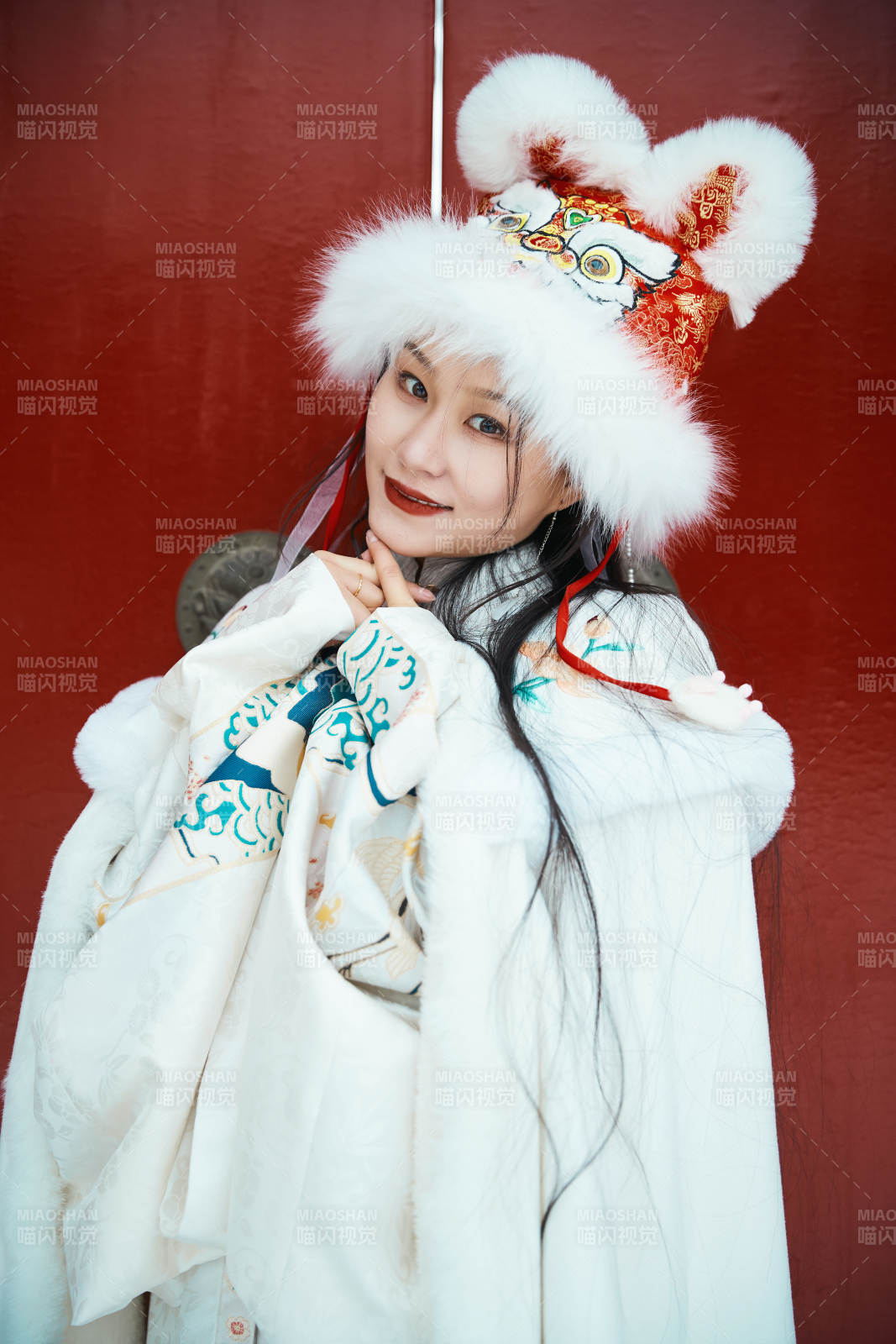 身穿古装汉服的东方女子图片