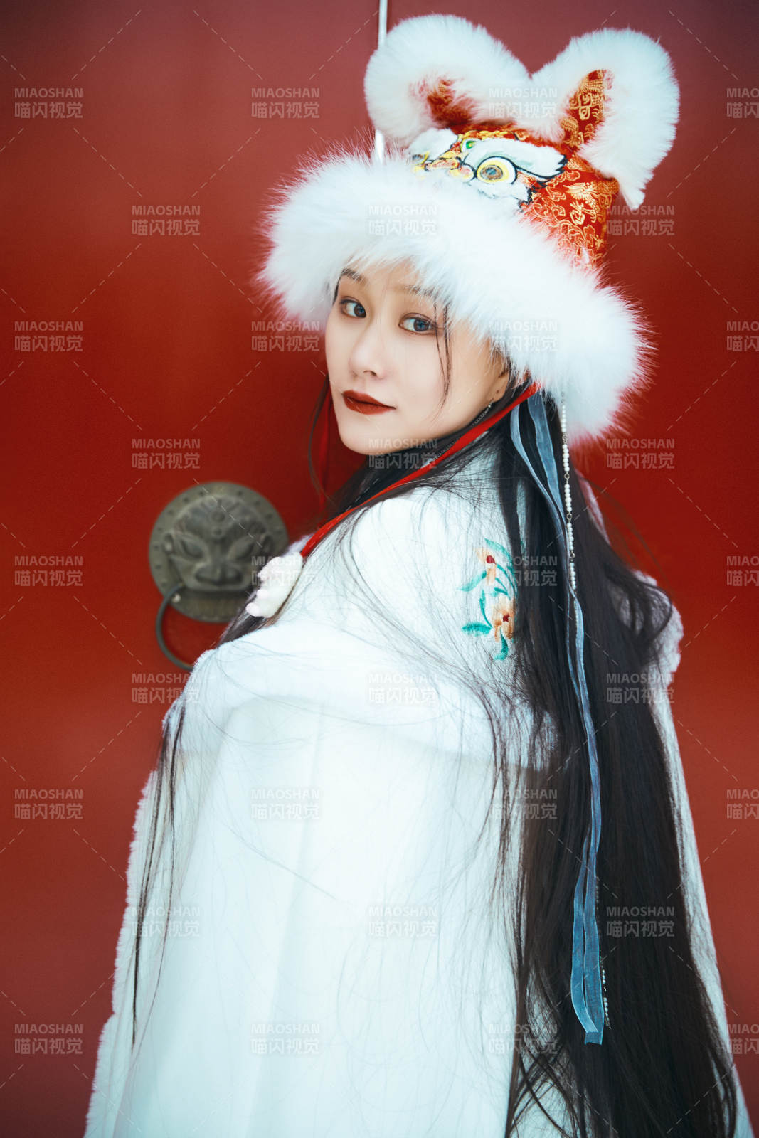 身穿古装汉服的东方女子图片