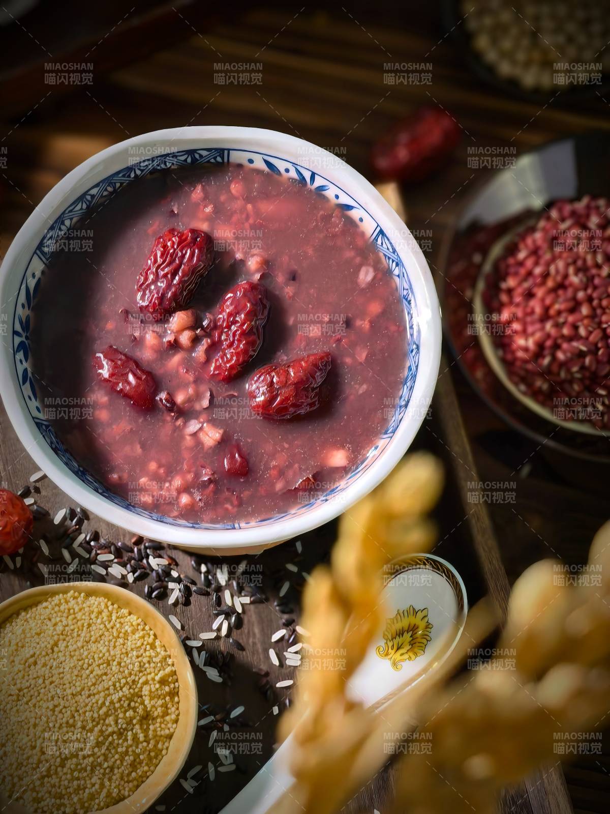 红豆粥配红枣米图片