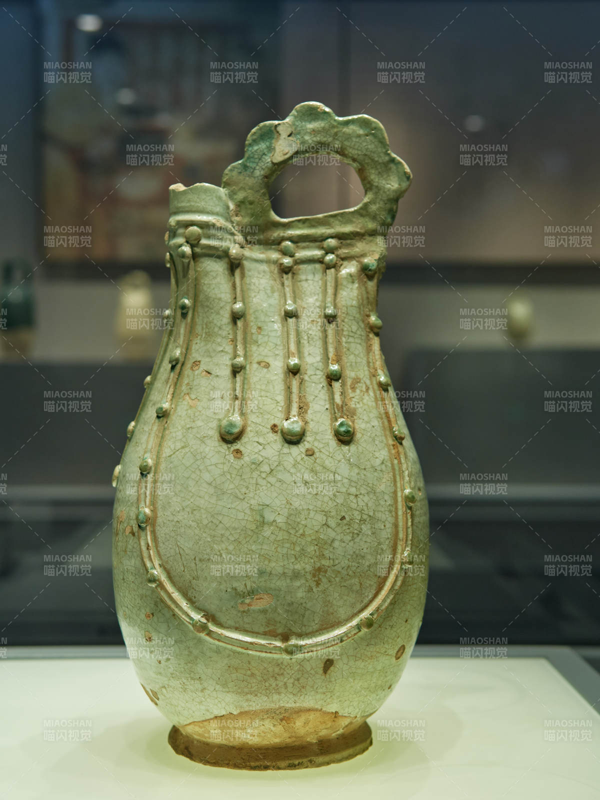 金中都水关遗址内绿釉贴塑鸡冠壶图片