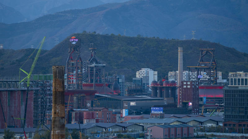 暮色中的石景山首钢园图片