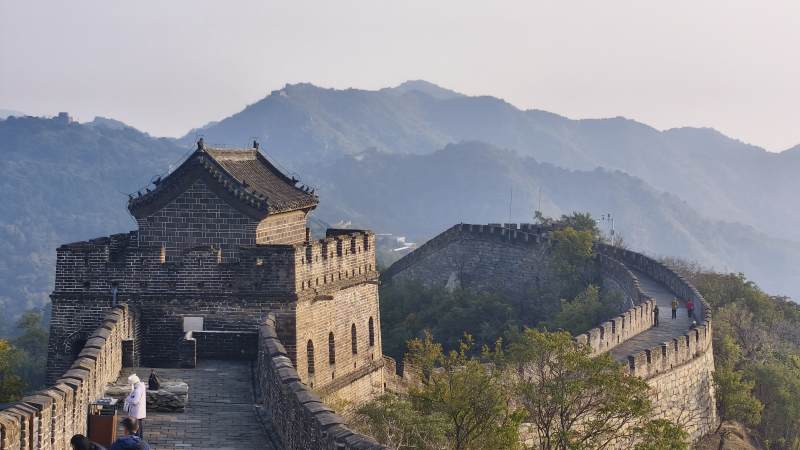 长城雄姿 山峦环绕图片