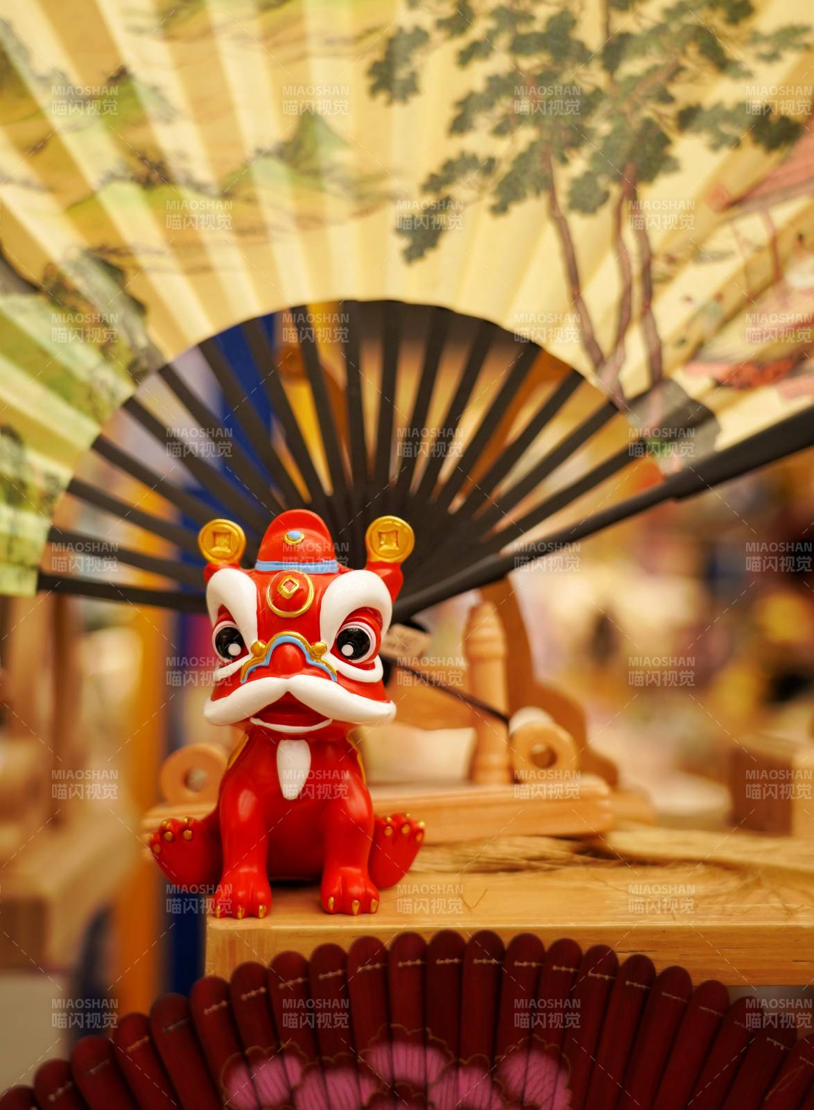 舞狮小摆件图片