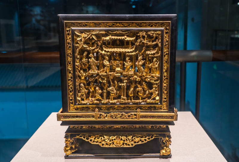 广东省博物馆藏清代金漆木雕宣炉罩图片