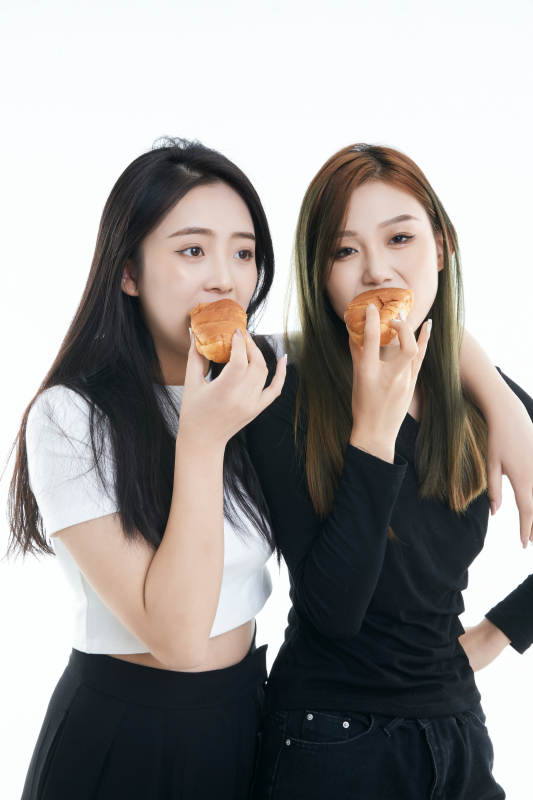 可爱的亚洲闺蜜少女图片