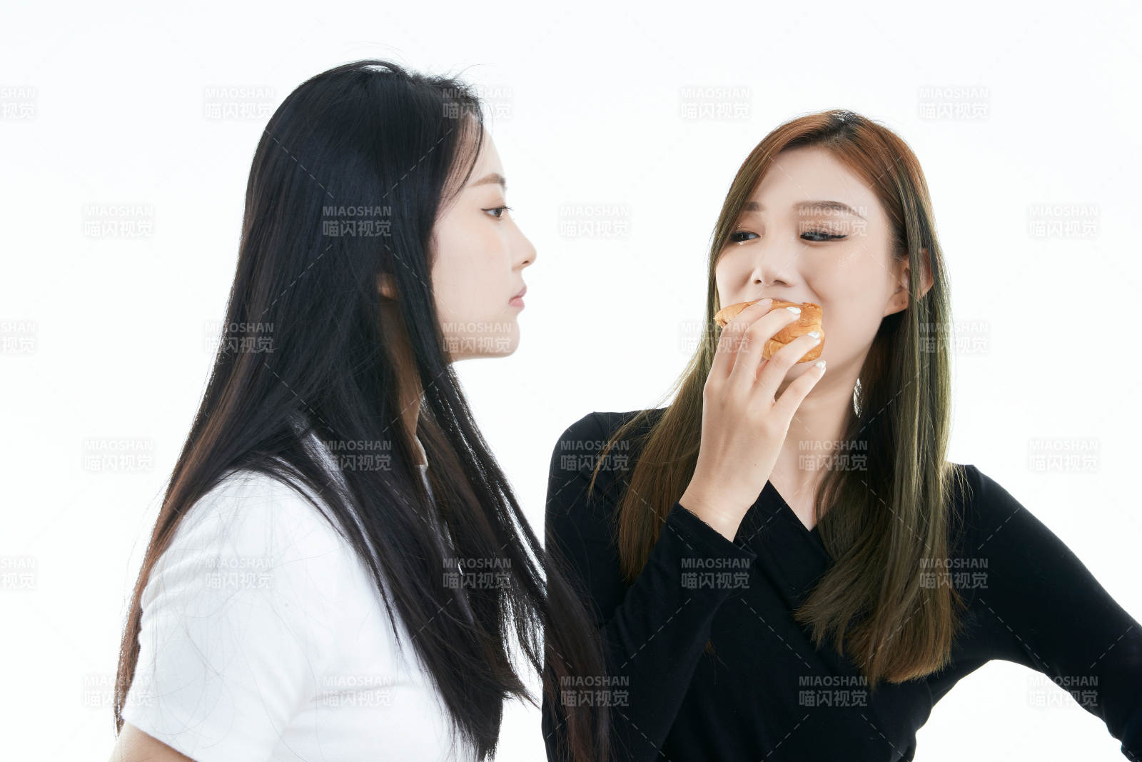 可爱的亚洲闺蜜少女图片