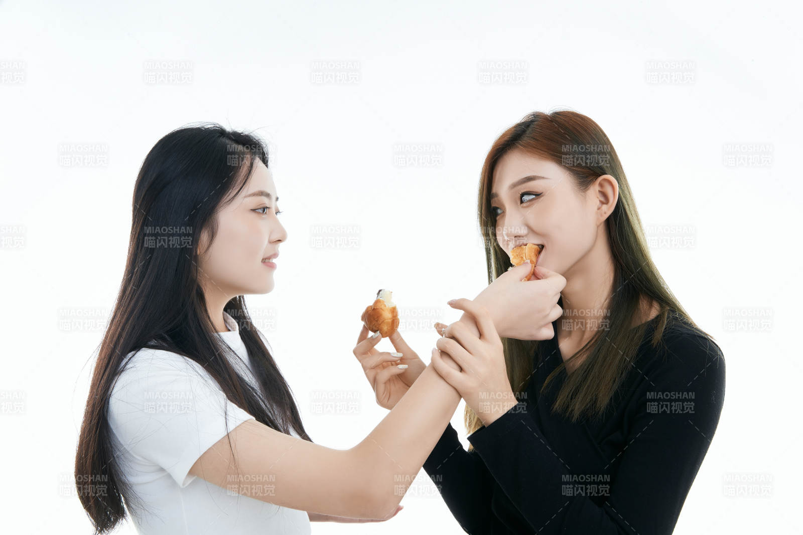 可爱的亚洲闺蜜少女图片