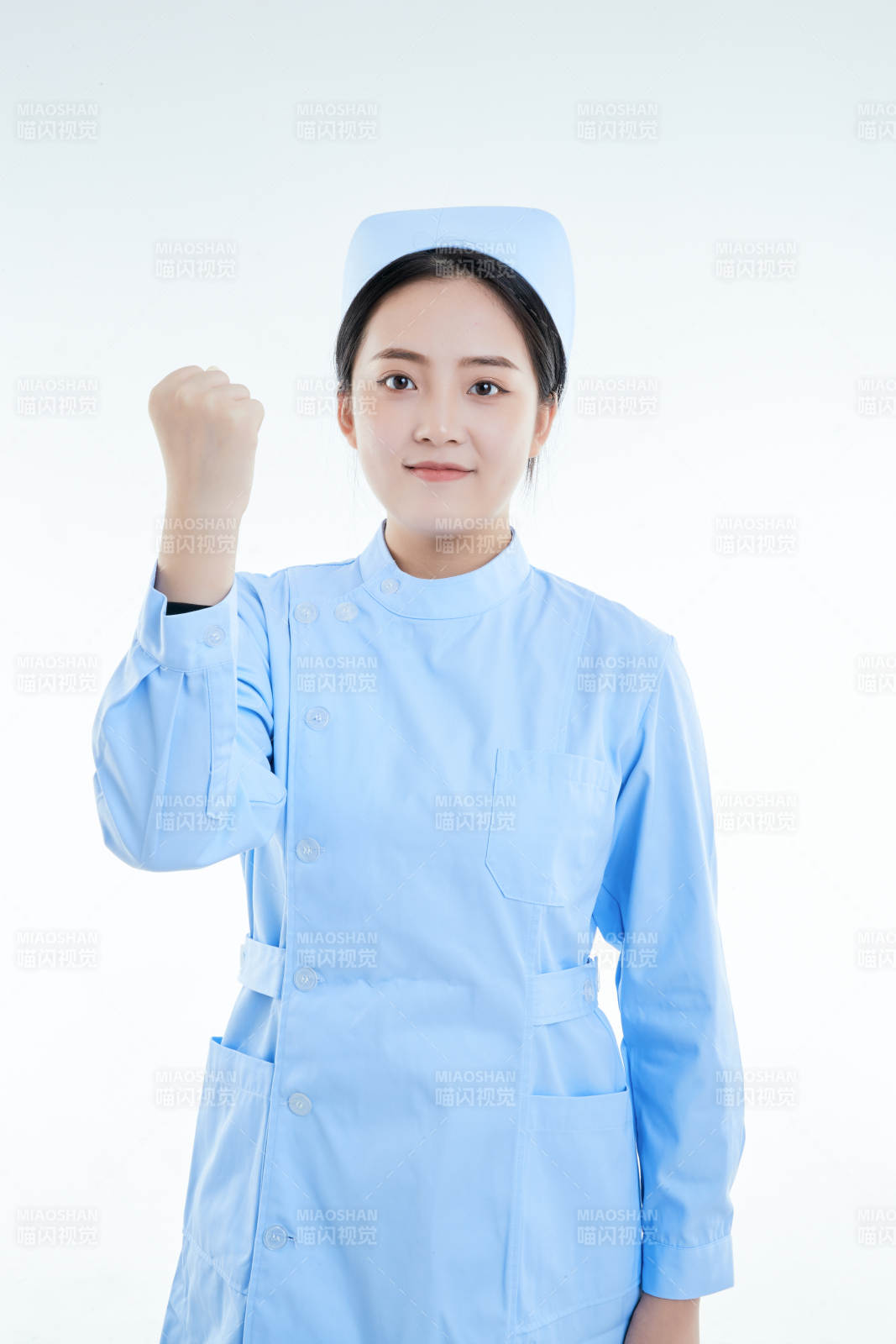 身穿护士的年轻女性医护人员图片