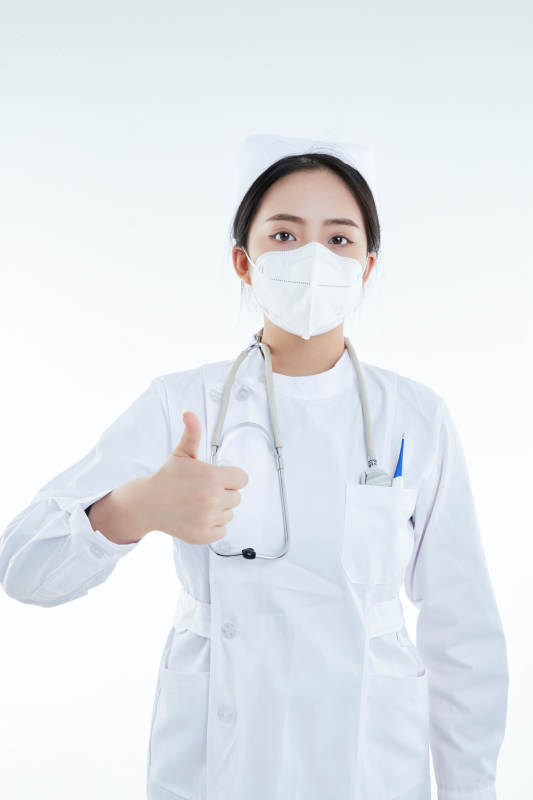 身穿护士的年轻女性医护人员图片