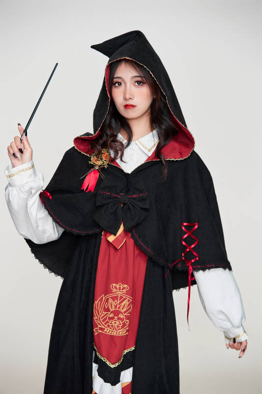 角色扮演霍格沃兹魔法学院学生的少女图片