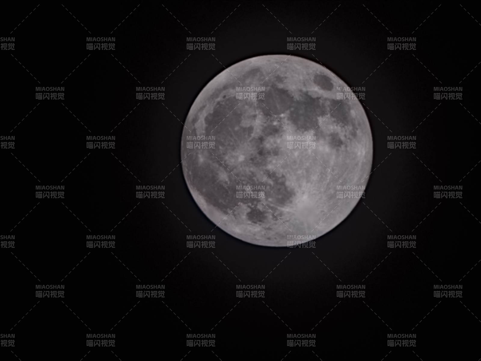 皎洁明月夜空照图片