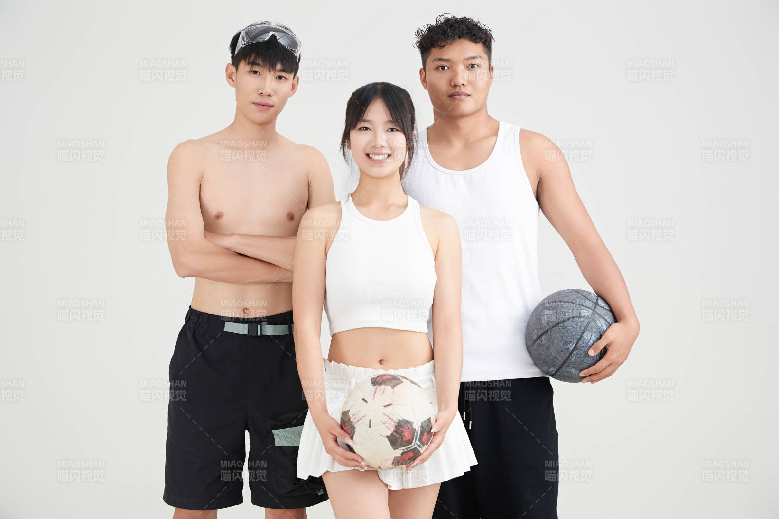 白色背景下的足球 游泳 篮球 运动员形象图片