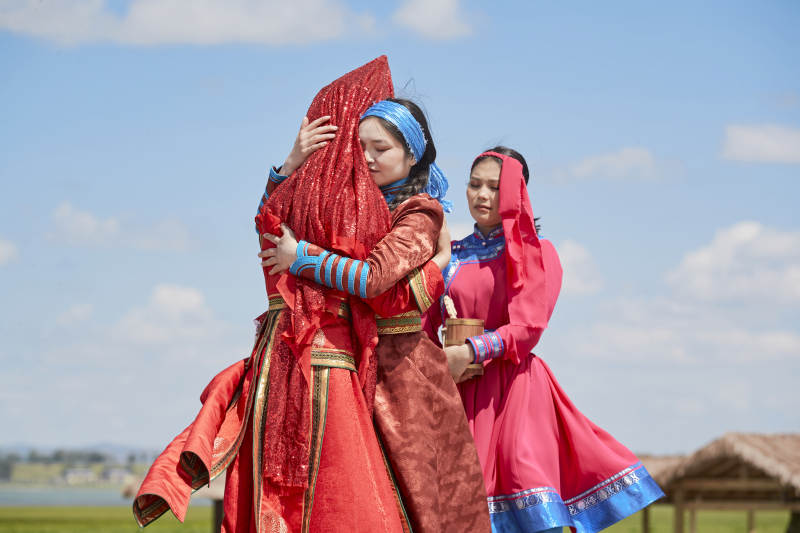 草原上的传统蒙古族婚礼仪式图片