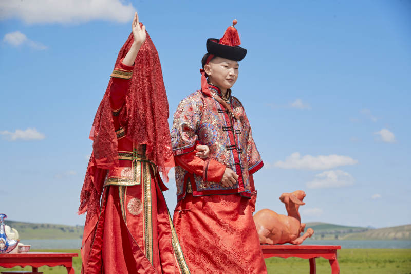 草原上的传统蒙古族婚礼仪式图片