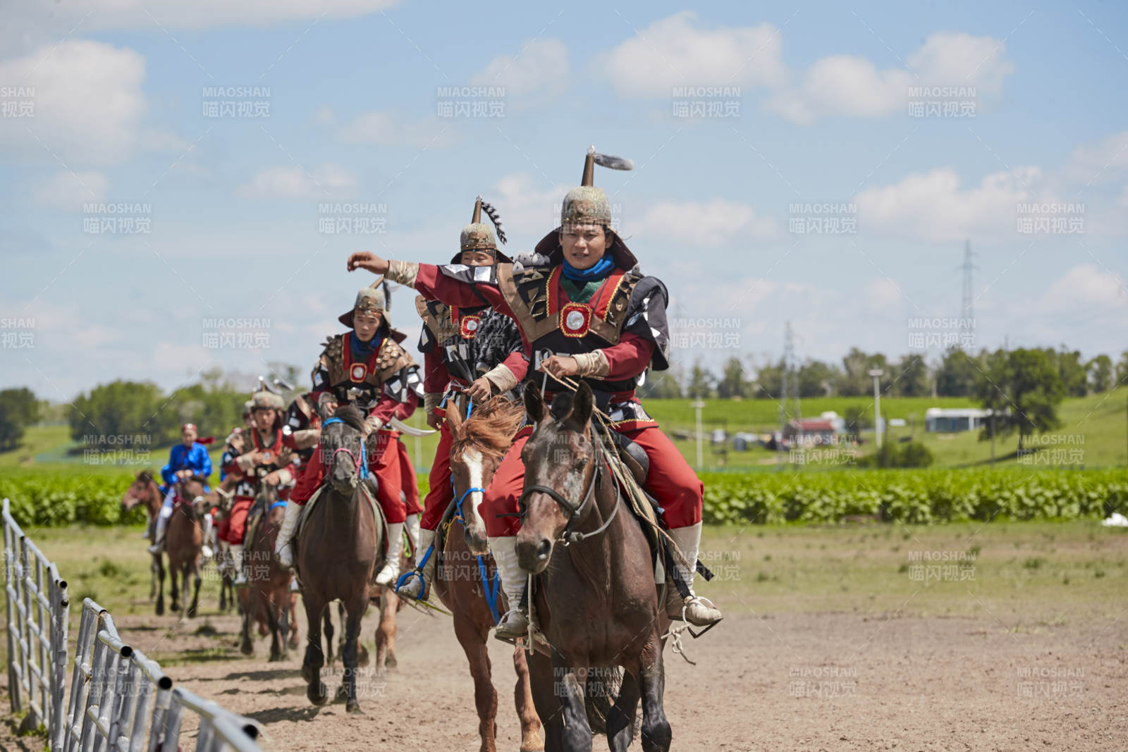 河北省沽源县库伦淖尔景区的蒙古马术表演图片