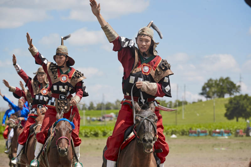 河北省沽源县库伦淖尔景区的蒙古马术表演图片