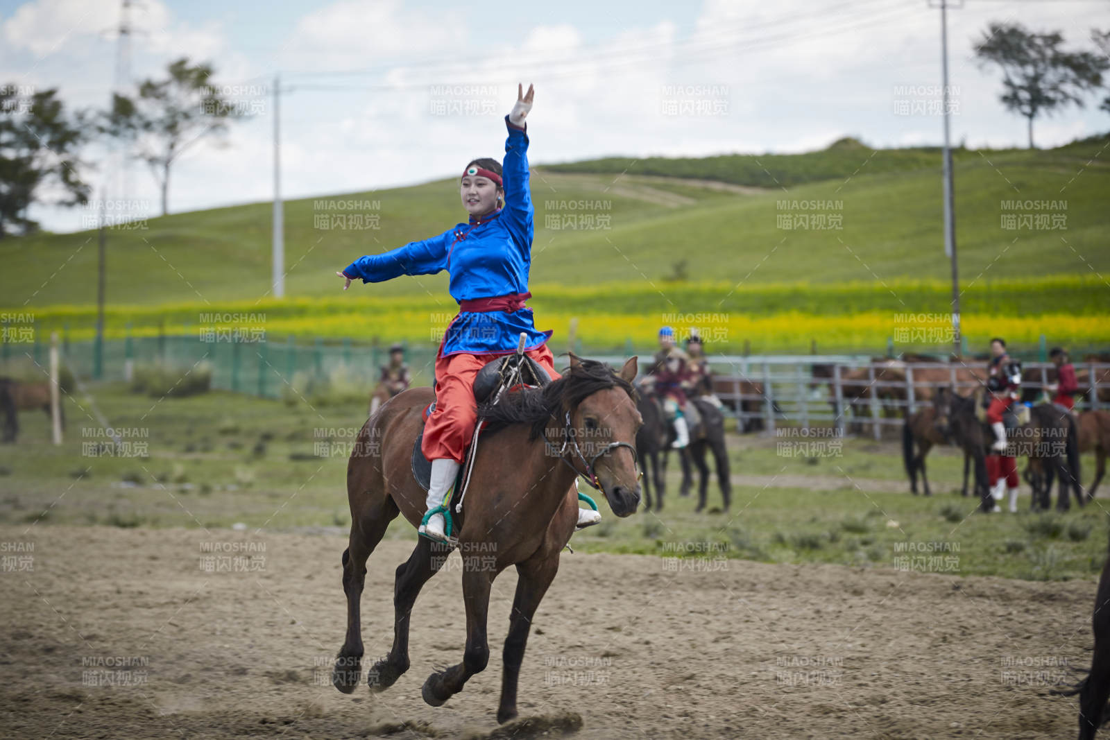 河北省沽源县库伦淖尔景区的蒙古马术表演图片