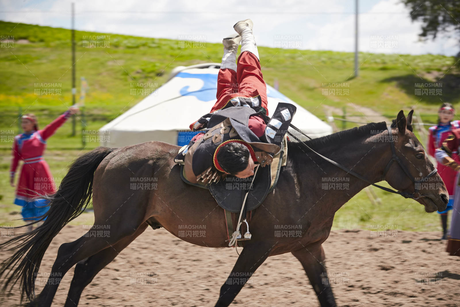 河北省沽源县库伦淖尔景区的蒙古马术表演图片