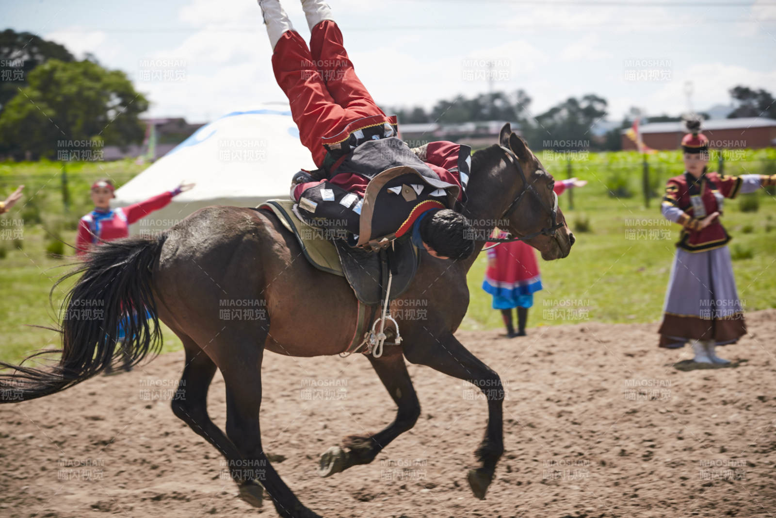 河北省沽源县库伦淖尔景区的蒙古马术表演图片