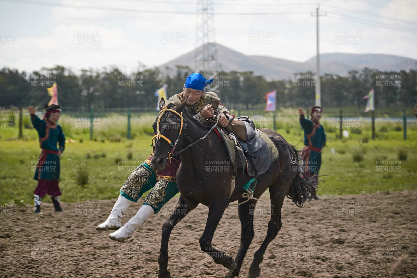 河北省沽源县库伦淖尔景区的蒙古马术表演图片