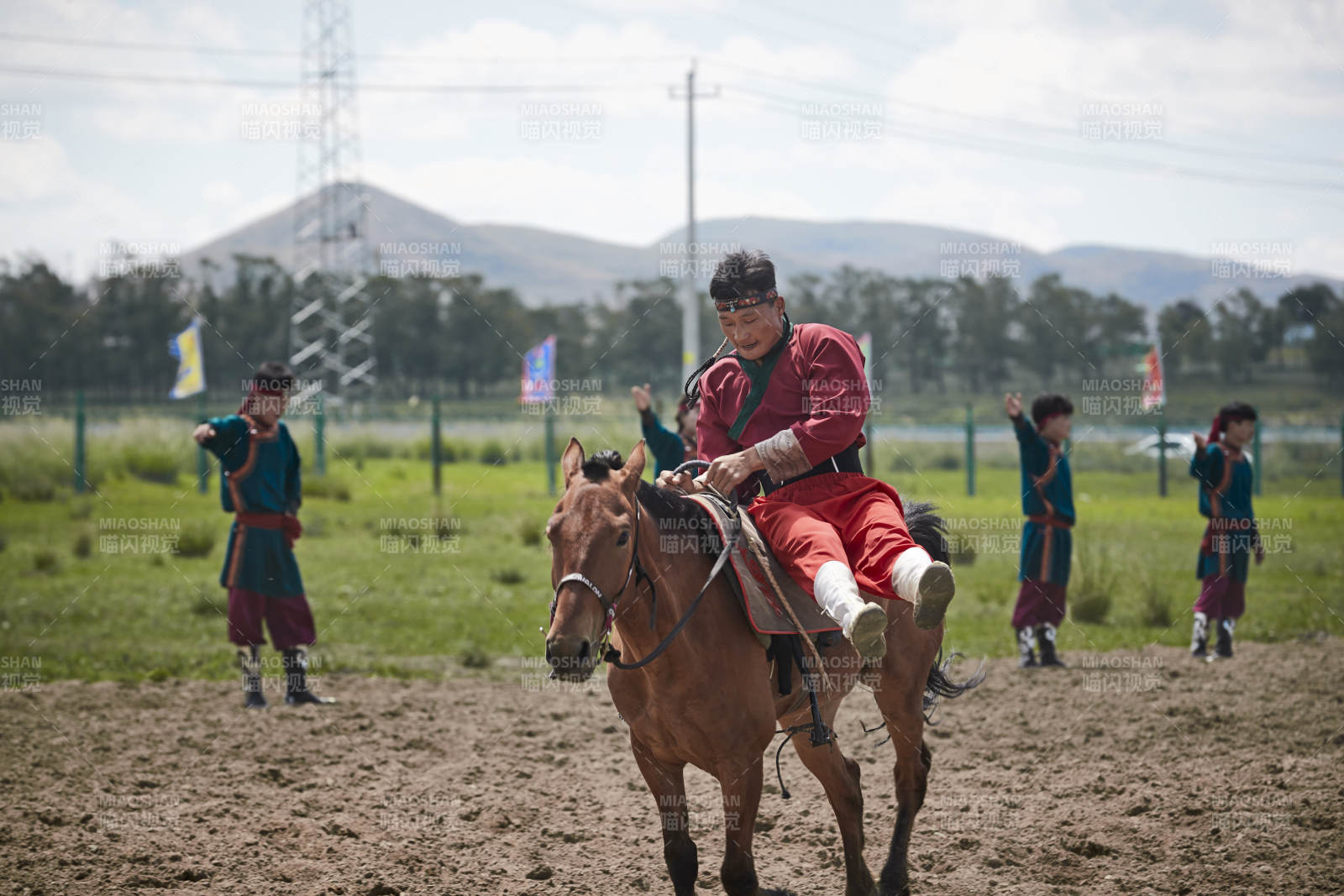 河北省沽源县库伦淖尔景区的蒙古马术表演图片