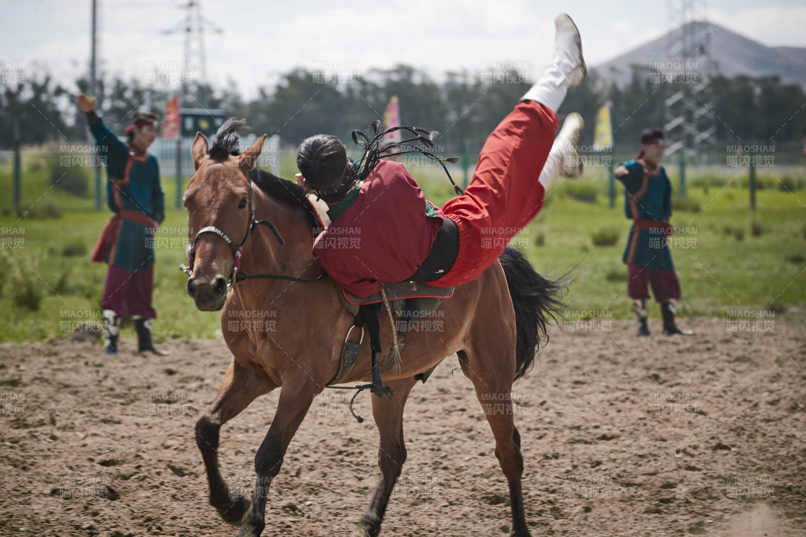 河北省沽源县库伦淖尔景区的蒙古马术表演图片