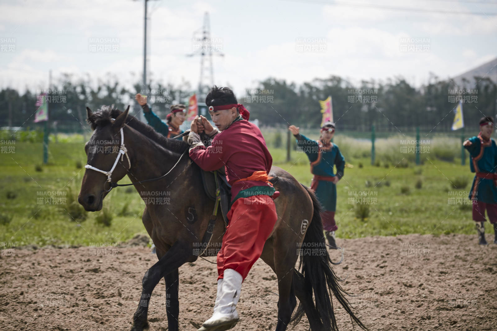 河北省沽源县库伦淖尔景区的蒙古马术表演图片