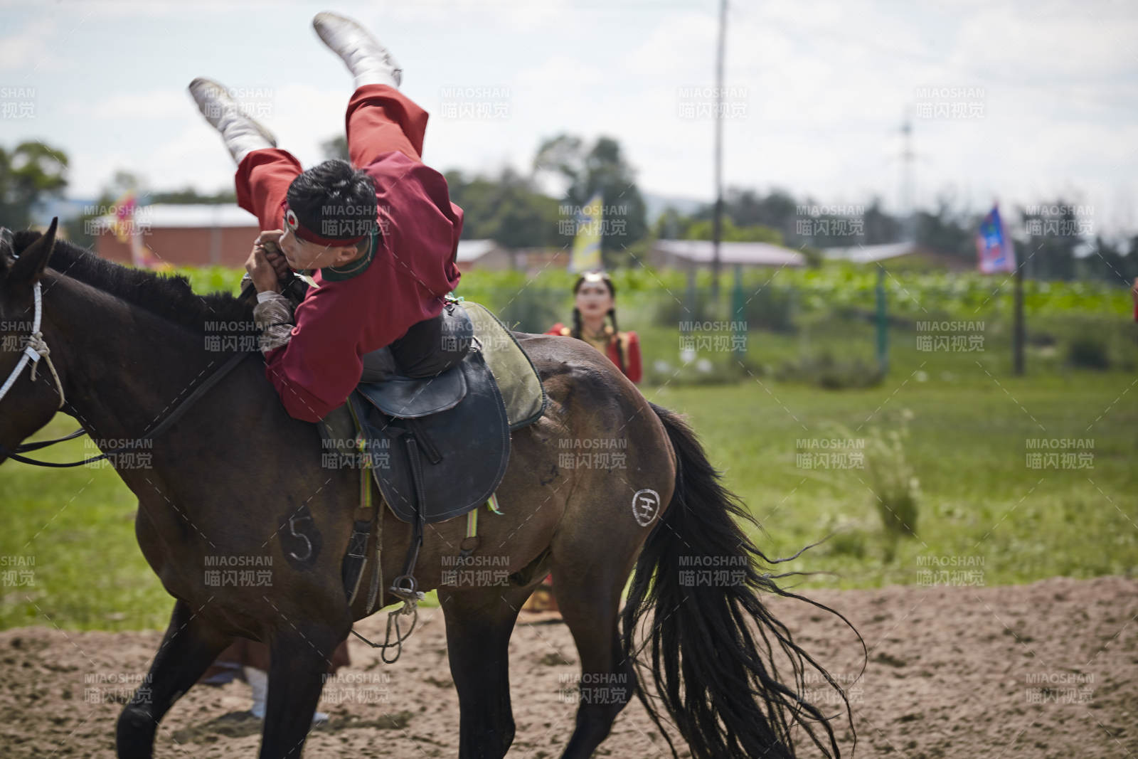 河北省沽源县库伦淖尔景区的蒙古马术表演图片