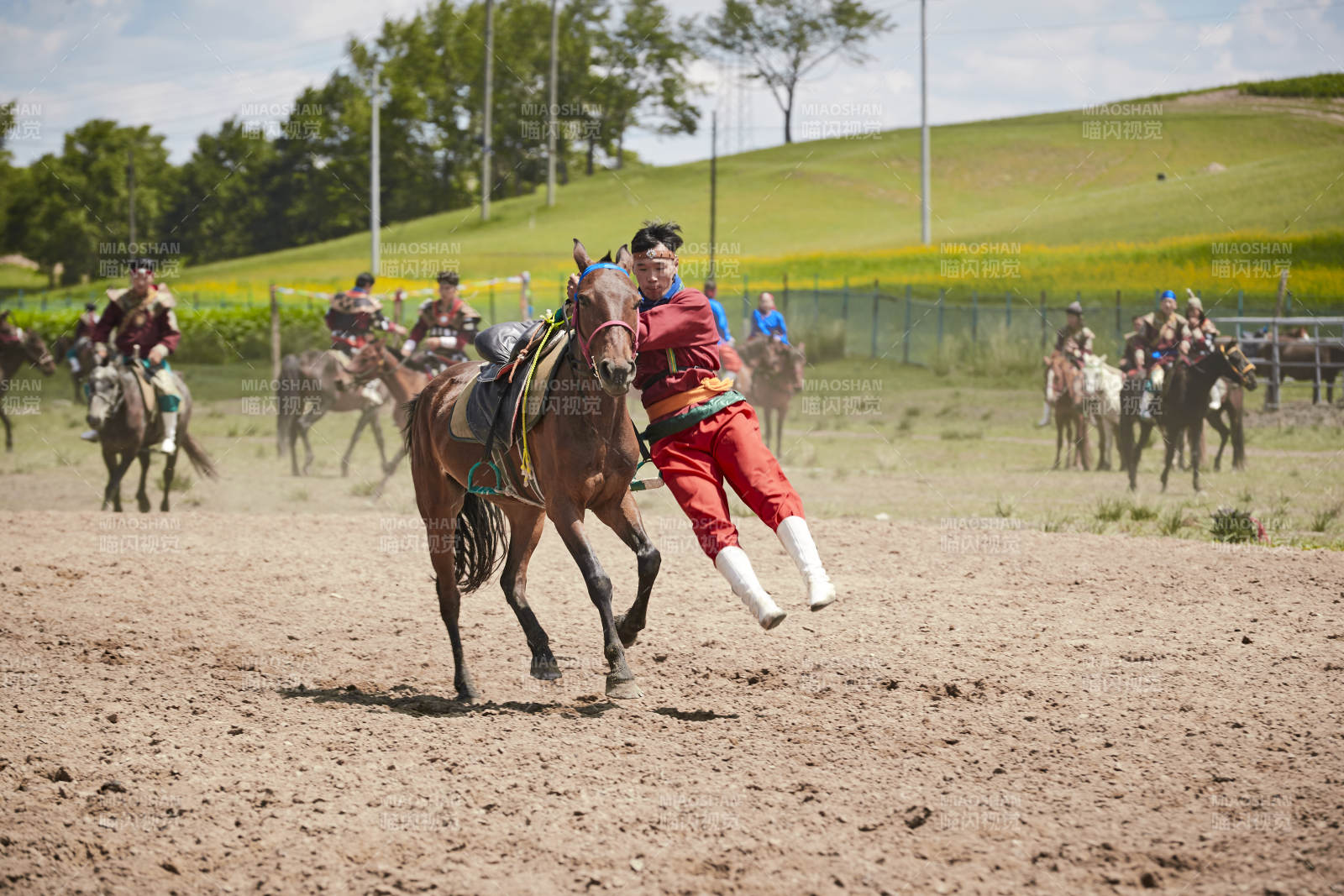 河北省沽源县库伦淖尔景区的蒙古马术表演图片